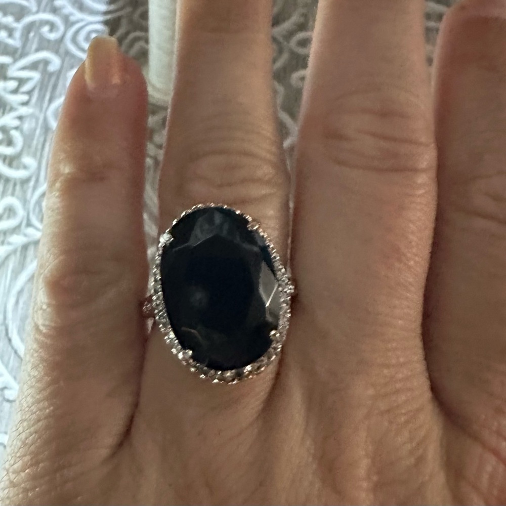 Elegant Black and Silver Women's Ring